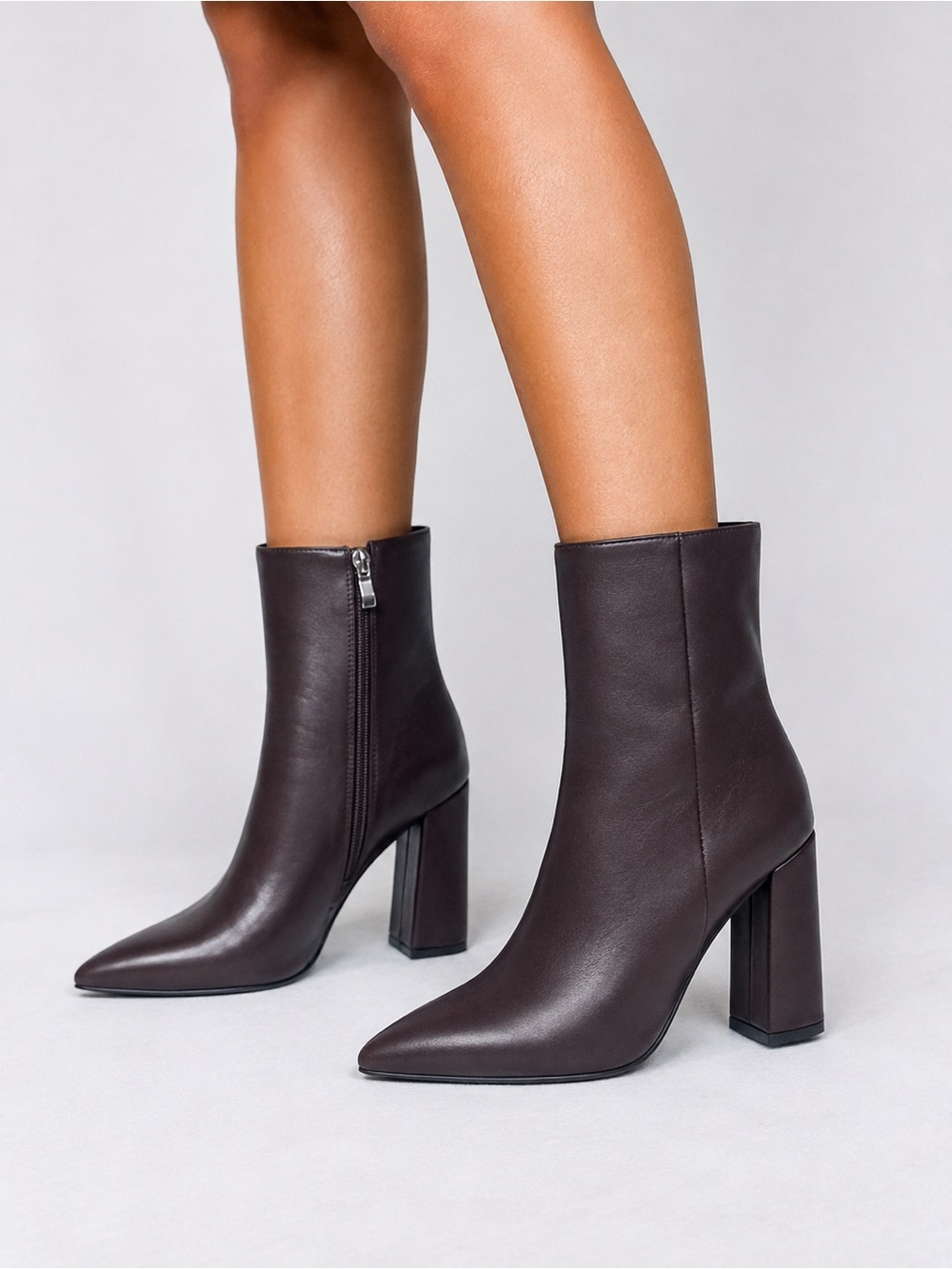 Azalea Wang Jessabell Chocolate Block Heel Ankle Boots NIB Size 6